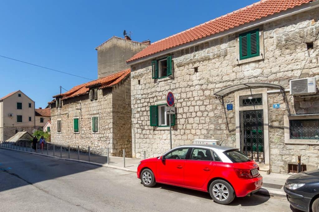 Romantic Apartment In Center Split Exterior photo